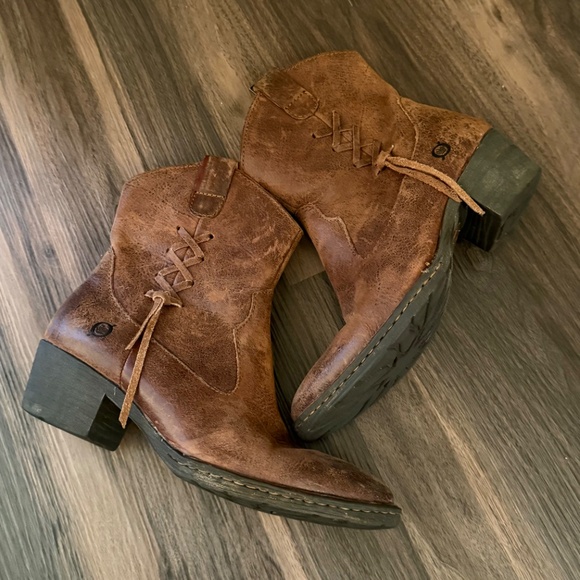 Born Women’s Brown Distressed Leather Western Style Low Boot Size 7.5 - Picture 11 of 13